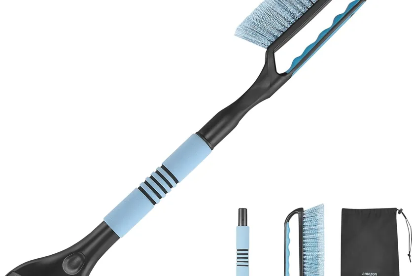 Black and blue Amazon Basics 26.2 inch snow brush with its detachable ice scraper and foam grip