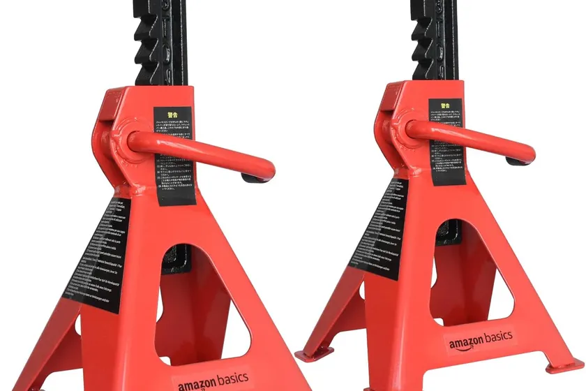 Pair of Amazon Basics black and red steel jack stands with ratcheting center posts and pyramid bases