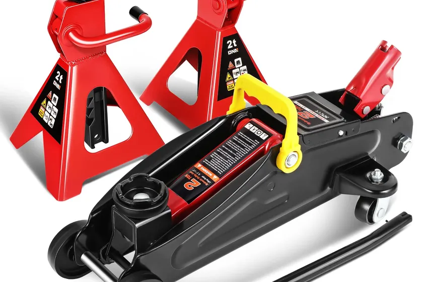 DNA Motoring red and black 2 ton low profile trolley jack shown with two matching ratchet jack stands