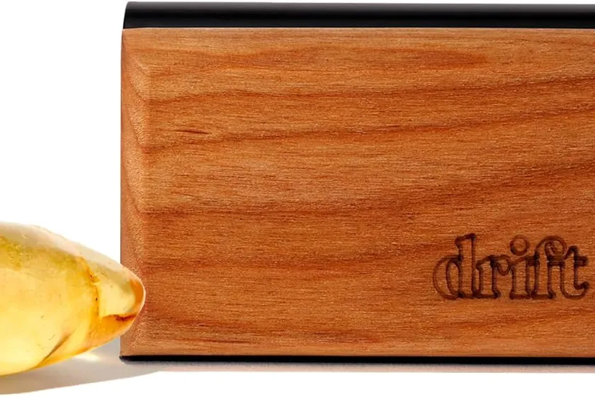 Drift wood car air freshener block in Amber scent with its magnetic metal visor clip