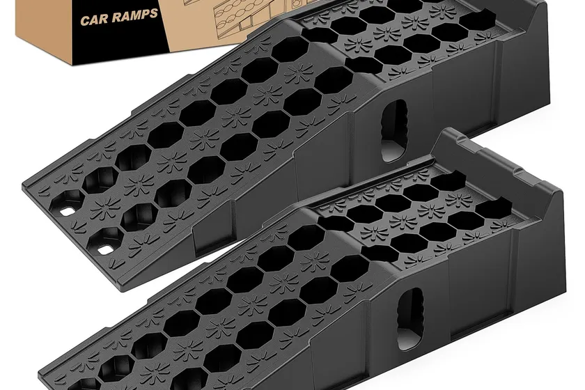 Pair of black Nilight heavy duty vehicle service ramps with a ribbed drive surface and 6.7 inch rise