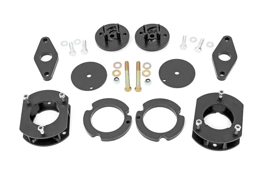 Rough Country 2.5 inch Jeep Grand Cherokee WK2 leveling lift kit with front and rear strut spacers